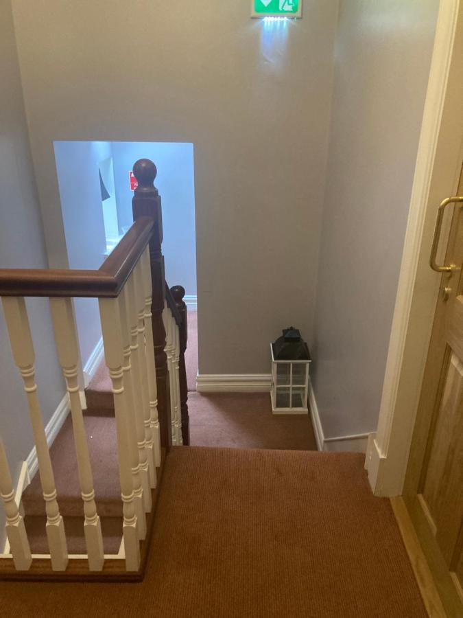 Mcnulty'S Guest House إنيسكرون المظهر الخارجي الصورة